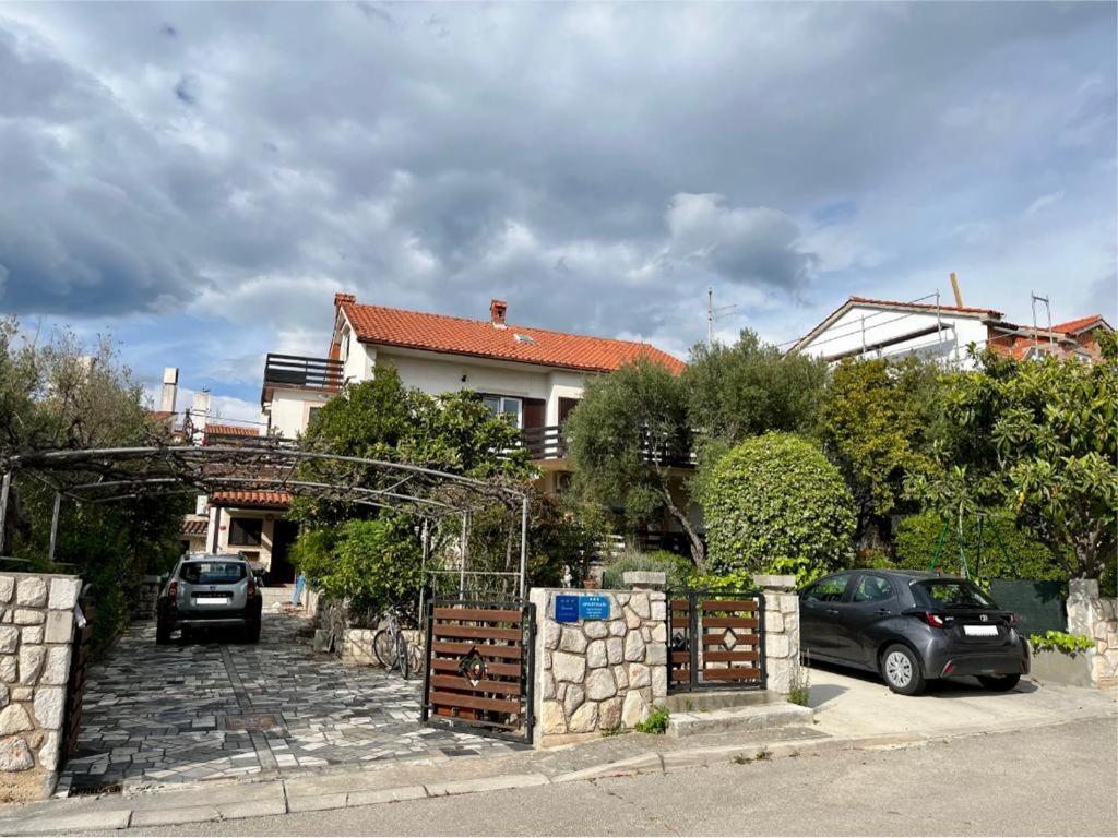 Apartmani Zora Црес Экстерьер фото