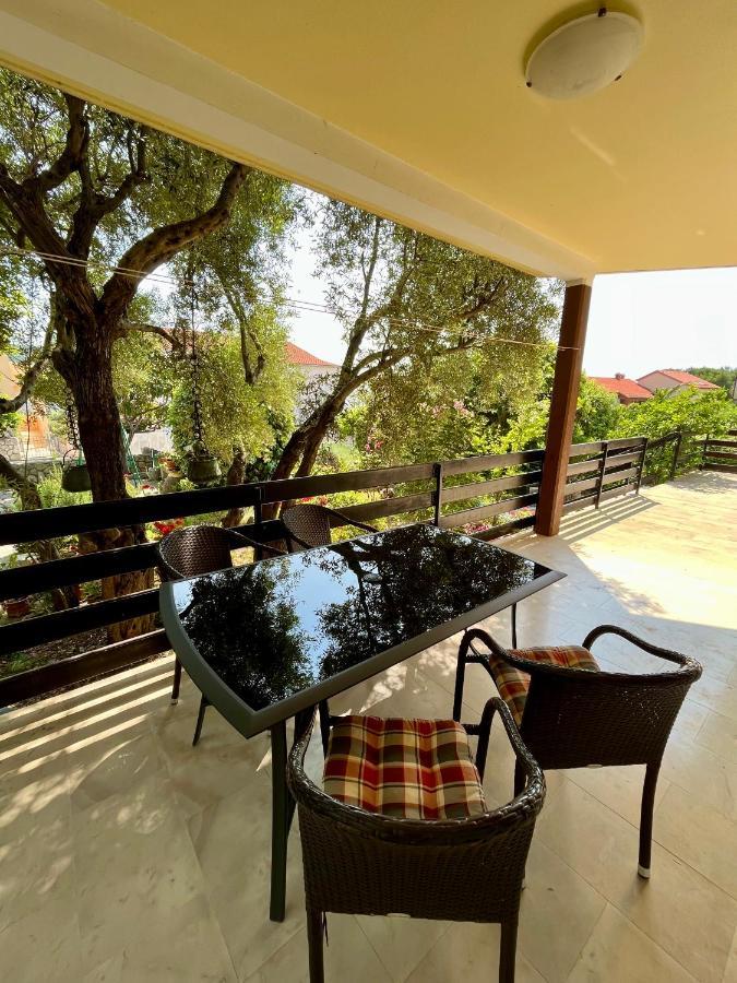 Apartmani Zora Црес Экстерьер фото